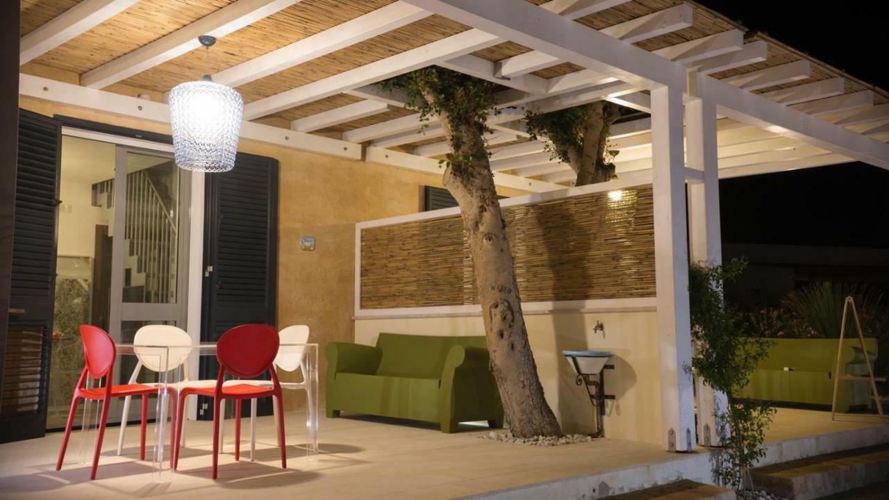 Le Suites Del Carrubo Favignana Bagian luar foto