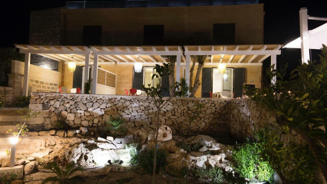 Le Suites Del Carrubo Favignana Bagian luar foto