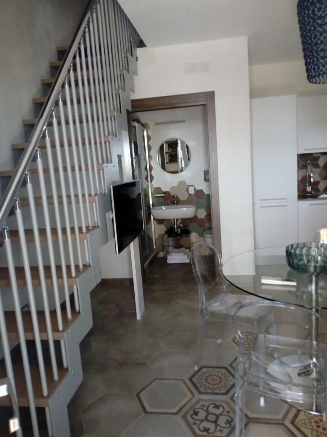 Le Suites Del Carrubo Favignana Bagian luar foto