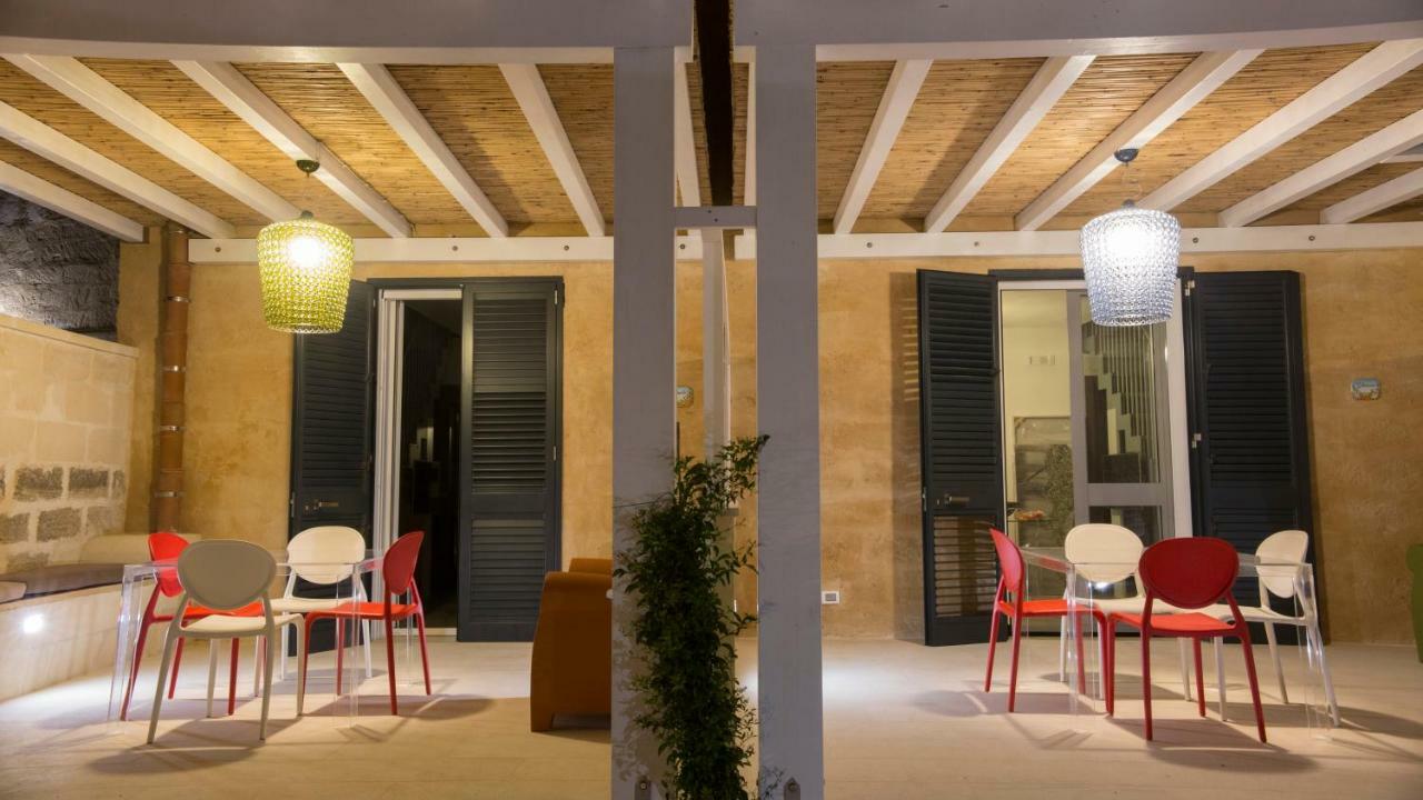 Le Suites Del Carrubo Favignana Bagian luar foto