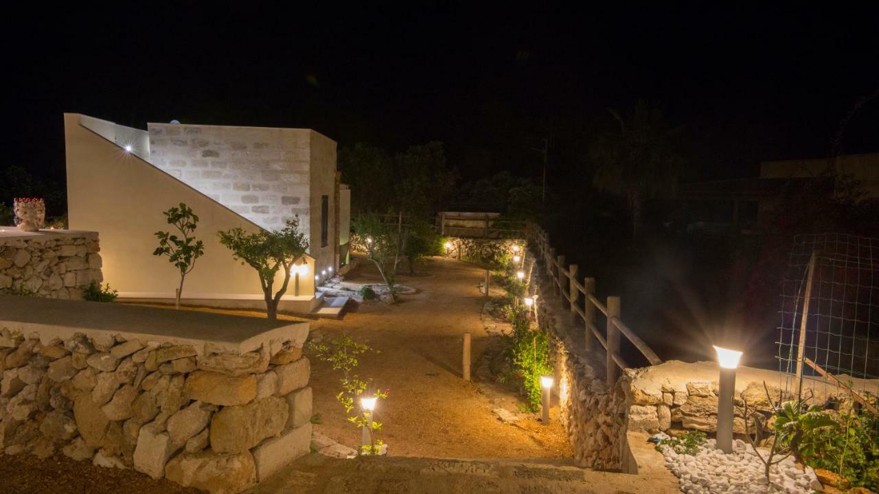 Le Suites Del Carrubo Favignana Bagian luar foto