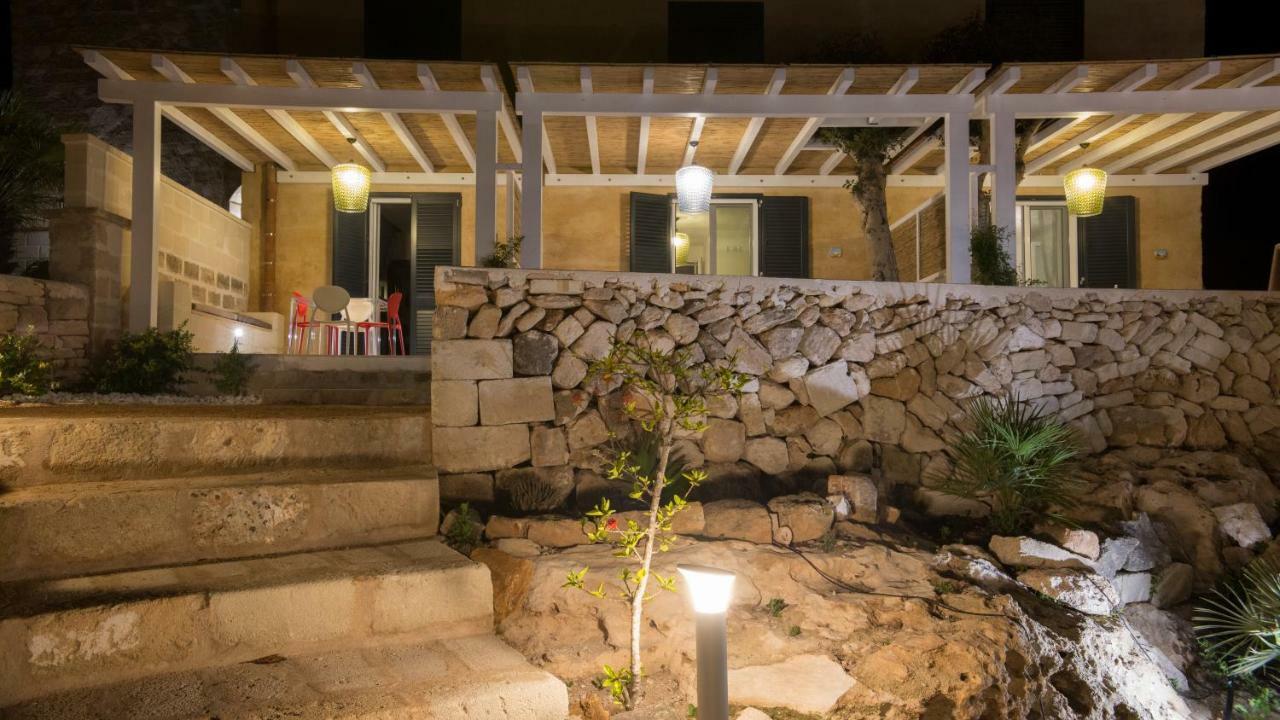Le Suites Del Carrubo Favignana Bagian luar foto