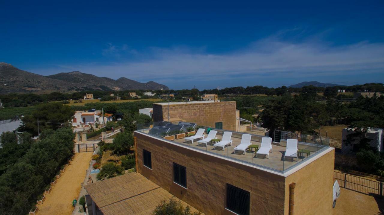 Le Suites Del Carrubo Favignana Bagian luar foto