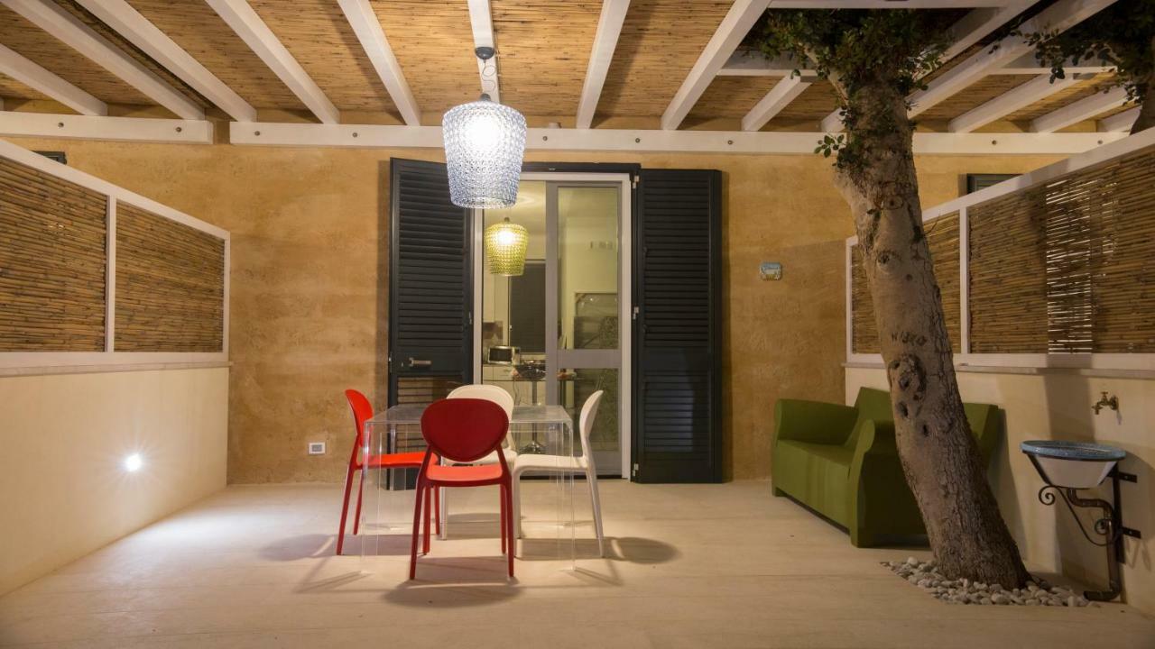 Le Suites Del Carrubo Favignana Bagian luar foto