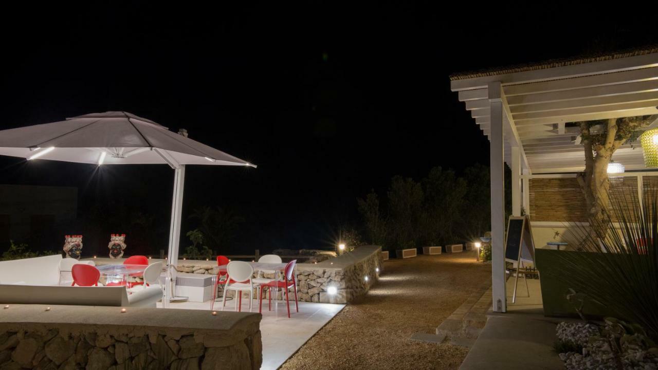 Le Suites Del Carrubo Favignana Bagian luar foto