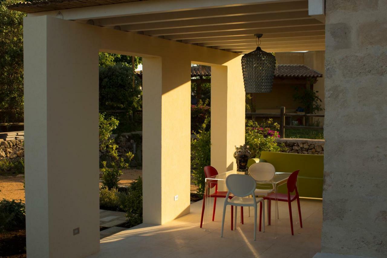 Le Suites Del Carrubo Favignana Bagian luar foto