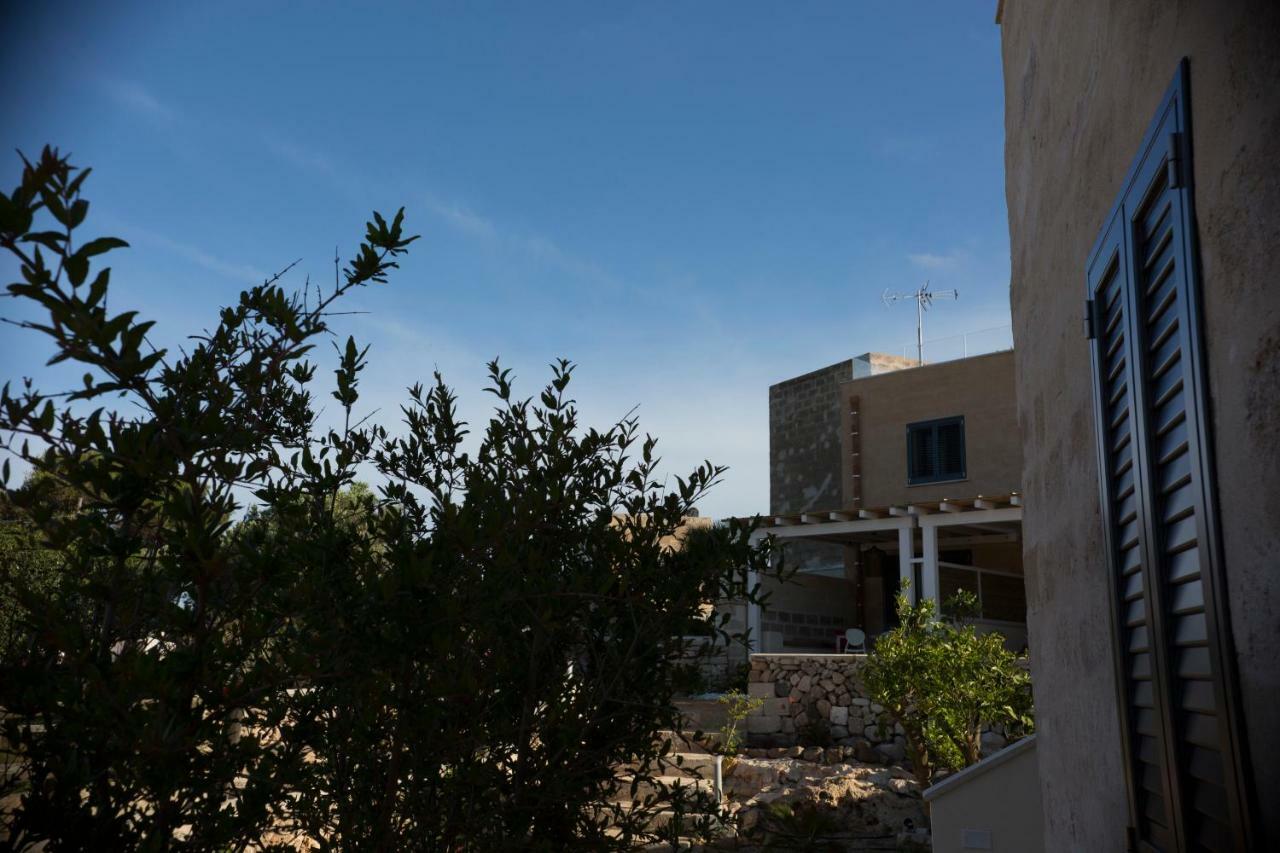 Le Suites Del Carrubo Favignana Bagian luar foto